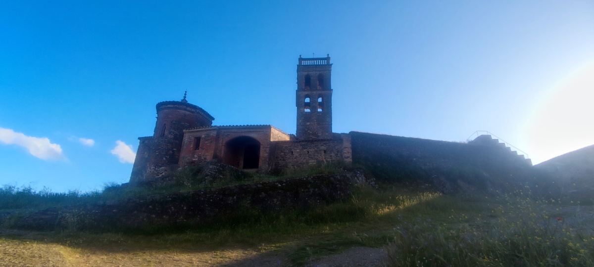 Foto 1 Castillo-mezquita de Almonaster la Real Foto 1 Castillo-mezquita de Almonaster la Real
